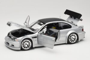 BMW M3 E46 GTR Street Prata With Carbon Roof Minichamps 1:18 100012102 Metal - imagem 2 de 8
