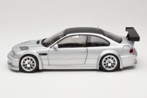 BMW M3 E46 GTR Street Prata With Carbon Roof Minichamps 1:18 100012102 Metal - imagem 4 de 8