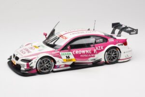 BMW M3 E92 DTM #16 BMW Team RMG A. Priaulx 2013 Minichamps 1:18 100132216 Metal - imagem 2 de 8