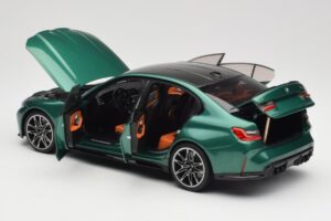 BMW M3 G80 Isle of Man Green Minichamps 1:18 113020203 Metal - imagem 5 de 8