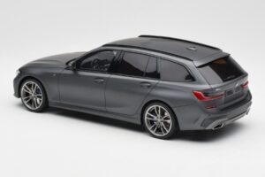 BMW M340i G20 xDrive M Sport Cinzento GT Spirit 1:18 GT471 Resina - imagem 5 de 6