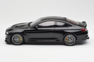BMW M4 F82 CS Preto GT Spirit 1:18 GT845 Resina - imagem 3 de 6