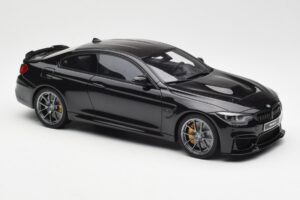 BMW M4 F82 CS Preto GT Spirit 1:18 GT845 Resina - imagem 4 de 6