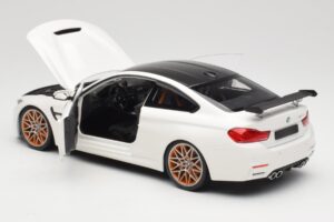 BMW M4 F82 GTS Alpine White Minichamps 1:18 110025221 Metal - imagem 5 de 8