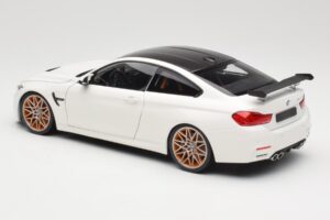 BMW M4 F82 GTS Alpine White Minichamps 1:18 110025221 Metal - imagem 7 de 8