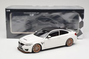 BMW M4 F82 GTS Alpine White Minichamps 1:18 110025221 Metal - imagem 8 de 8