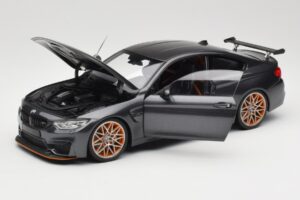 BMW M4 F82 GTS Mineral Grey Metallic Minichamps 1:18 110025222 Metal - imagem 2 de 8
