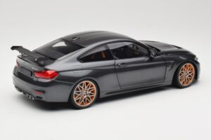BMW M4 F82 GTS Mineral Grey Metallic Minichamps 1:18 110025222 Metal - imagem 3 de 8