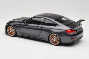 BMW M4 F82 GTS Mineral Grey Metallic Minichamps 1:18 110025222 Metal - imagem 7 de 8