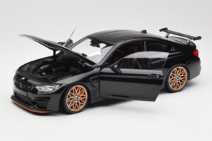 BMW M4 F82 GTS Sapphire Black Metallic Minichamps 1:18 110025220 Metal - imagem 2 de 8