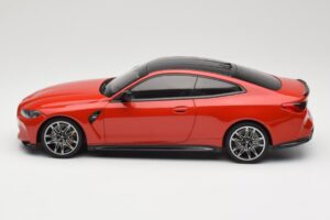 BMW M4 F82 Imola Red Metallic Minichamps 1:18 155020121 Metal - imagem 3 de 6