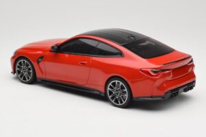 BMW M4 F82 Imola Red Metallic Minichamps 1:18 155020121 Metal - imagem 5 de 6