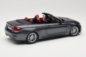 BMW M4 F83 Cabriolet Mineral Grey Paragon 1:18 80432339610 Metal - imagem 3 de 8