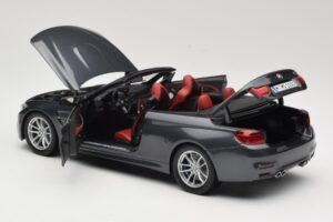 BMW M4 F83 Cabriolet Mineral Grey Paragon 1:18 80432339610 Metal - imagem 5 de 8