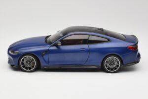 BMW M4 G82 Azul Metallic Minichamps 1:18 113020123 Metal - imagem 4 de 8