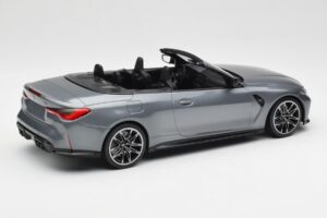 BMW M4 G82 Cabriolet Grey Metallic Minichamps 1:18 155021034 Metal - imagem 2 de 6