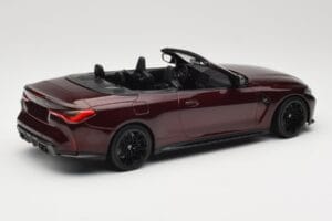 BMW M4 G83 Cabriolet Vermelho Metálico Minichamps 1:18 155021032 Metal - imagem 2 de 6