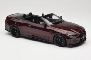 BMW M4 G83 Cabriolet Vermelho Metálico Minichamps 1:18 155021032 Metal - imagem 4 de 6