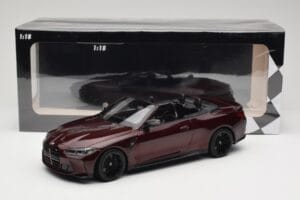BMW M4 G83 Cabriolet Vermelho Metálico Minichamps 1:18 155021032 Metal - imagem 6 de 6