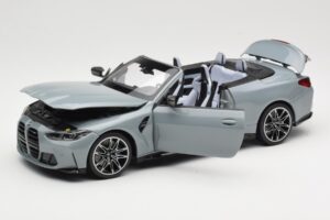 BMW M4 G83 Cabriolet Grey Metallic Minichamps 1:18 110021032 Metal - imagem 2 de 8