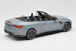 BMW M4 G83 Cabriolet Grey Metallic Minichamps 1:18 110021032 Metal - imagem 3 de 8