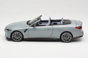BMW M4 G83 Cabriolet Grey Metallic Minichamps 1:18 110021032 Metal - imagem 4 de 8