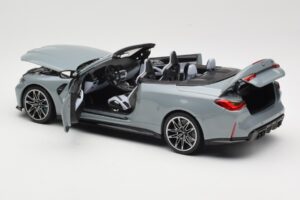 BMW M4 G83 Cabriolet Grey Metallic Minichamps 1:18 110021032 Metal - imagem 5 de 8