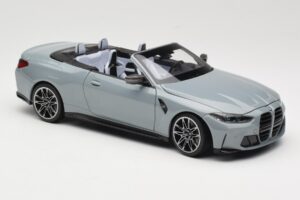BMW M4 G83 Cabriolet Grey Metallic Minichamps 1:18 110021032 Metal - imagem 6 de 8