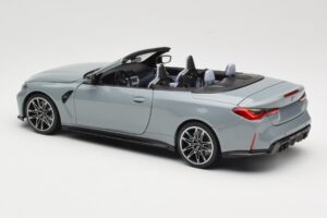 BMW M4 G83 Cabriolet Grey Metallic Minichamps 1:18 110021032 Metal - imagem 7 de 8