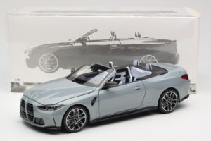 BMW M4 G83 Cabriolet Grey Metallic Minichamps 1:18 110021032 Metal - imagem 8 de 8