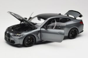 BMW M4 G82 Cinzento Metallic Minichamps 1:18 113020124 Metal - imagem 2 de 8