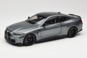 BMW M4 G82 Cinzento Metallic Minichamps 1:18 113020124 Metal