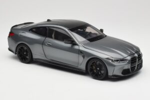 BMW M4 G82 Cinzento Metallic Minichamps 1:18 113020124 Metal - imagem 6 de 8