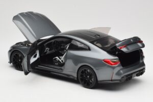 BMW M4 G82 Cinzento Metallic Minichamps 1:18 113020124 Metal - imagem 7 de 8