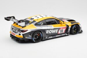 BMW M4 G82 GT3 Rowe Racing #98 ADAC 24 Hours Nürburgring 2022 Minichamps 1:18 113222098 Metal - imagem 3 de 8