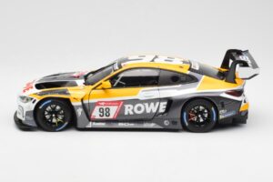 BMW M4 G82 GT3 Rowe Racing #98 ADAC 24 Hours Nürburgring 2022 Minichamps 1:18 113222098 Metal - imagem 4 de 8