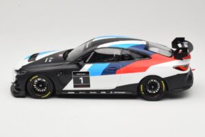 BMW M4 G82 GT4 #1 Presentation 2022 Otto 1:18 OT1228 Resina - imagem 3 de 6