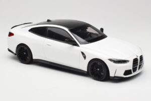 BMW M4 G82 Branco Minichamps 1:18 155020122 Metal - imagem 4 de 6