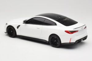 BMW M4 G82 Branco Minichamps 1:18 155020122 Metal - imagem 5 de 6