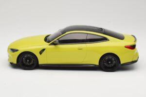 BMW M4 G82 Amarelo Minichamps 1:18 155020120 Metal - imagem 3 de 6