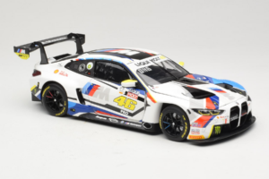 BMW M4 GT3 #46 V. Rossi / A. Farfus / M. Martin Team WRT 12 Hours of Bathurst 2023 Minichamps 1:18 113232146 Metal - imagem 6 de 8