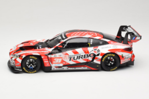 BMW M4 GT3 LMGT3 #31 D. Leung / S. Gelael / A. Farfus Team WRT 2nd Place 24 Hours of Le Mans 2024 Minichamps 1:18 113242431 M - imagem 4 de 8