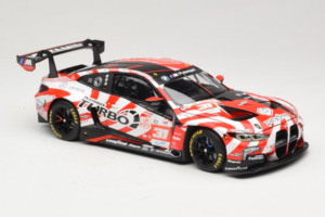 BMW M4 GT3 LMGT3 #31 D. Leung / S. Gelael / A. Farfus Team WRT 2nd Place 24 Hours of Le Mans 2024 Minichamps 1:18 113242431 M - imagem 6 de 8