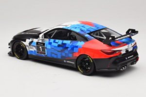BMW M4 GT4 #1 Presentation 2024 Otto 1:18 OT1125 Resina - imagem 5 de 6