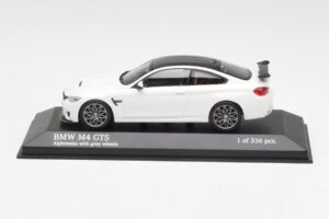 BMW M4 GTS F82 Branco Com Jantes Cinzentas Minichamps 1:43 410025221 Metal