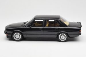 BMW M5 E28 Diamond Preto Otto 1:18 OT184 Resina - imagem 3 de 6