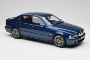 BMW M5 E39 Avus Azul Otto 1:12 G073 Resina - imagem 4 de 6