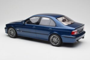 BMW M5 E39 Avus Azul Otto 1:12 G073 Resina - imagem 5 de 6