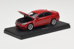 BMW M5 E60 Vermelho Kyosho 1:43 03503R Metal - imagem 3 de 4