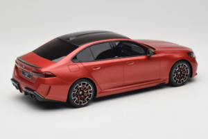 BMW M5 G90 Beach Orange GT Spirit 1:18 GT966 Resina - imagem 2 de 6